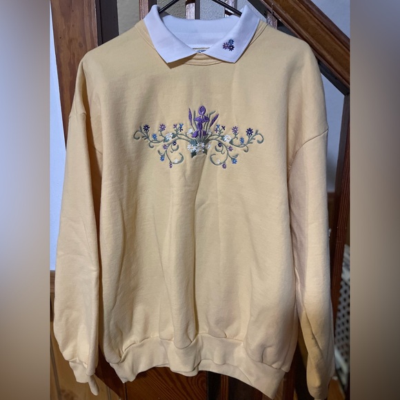 Vintage Tops - Vintage Floral Embroidered Yellow Sweatshirt with Collar Women’s XL pretty